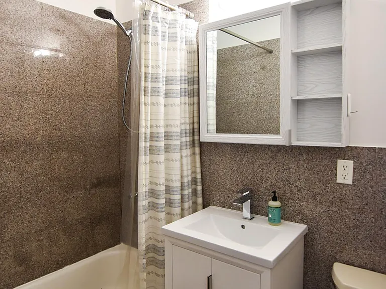 955 Grand St #3R — Photo 7