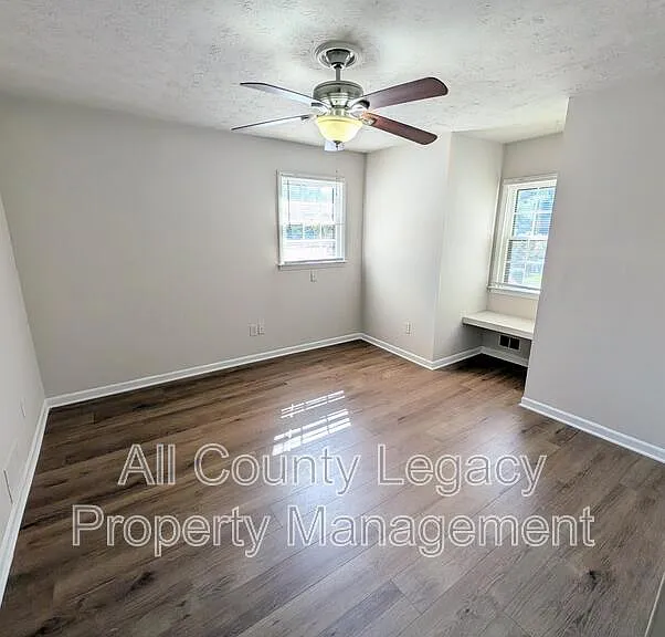 1422 Fairfield Dr SW — Photo 12