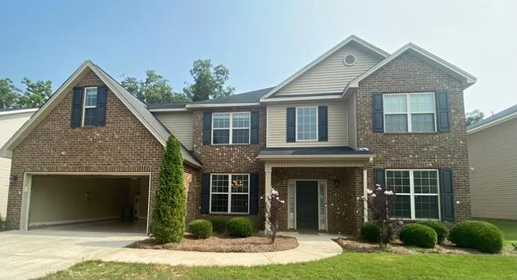 319 Haywood Dr — Photo 3