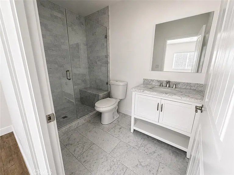 6651 Noble Ave — Photo 9