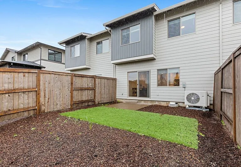 16392 SE Shimmering Leaf St — Photo 26