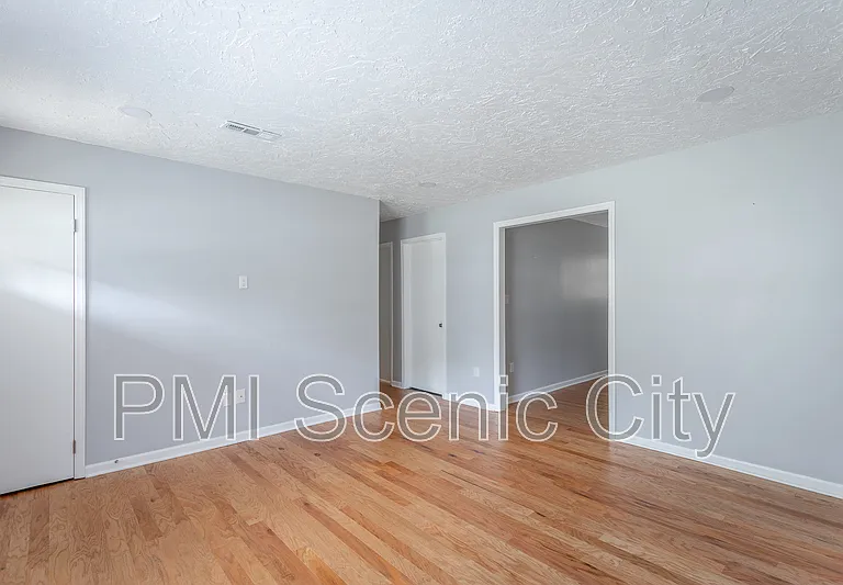 2508 Woodfin Ave — Photo 5