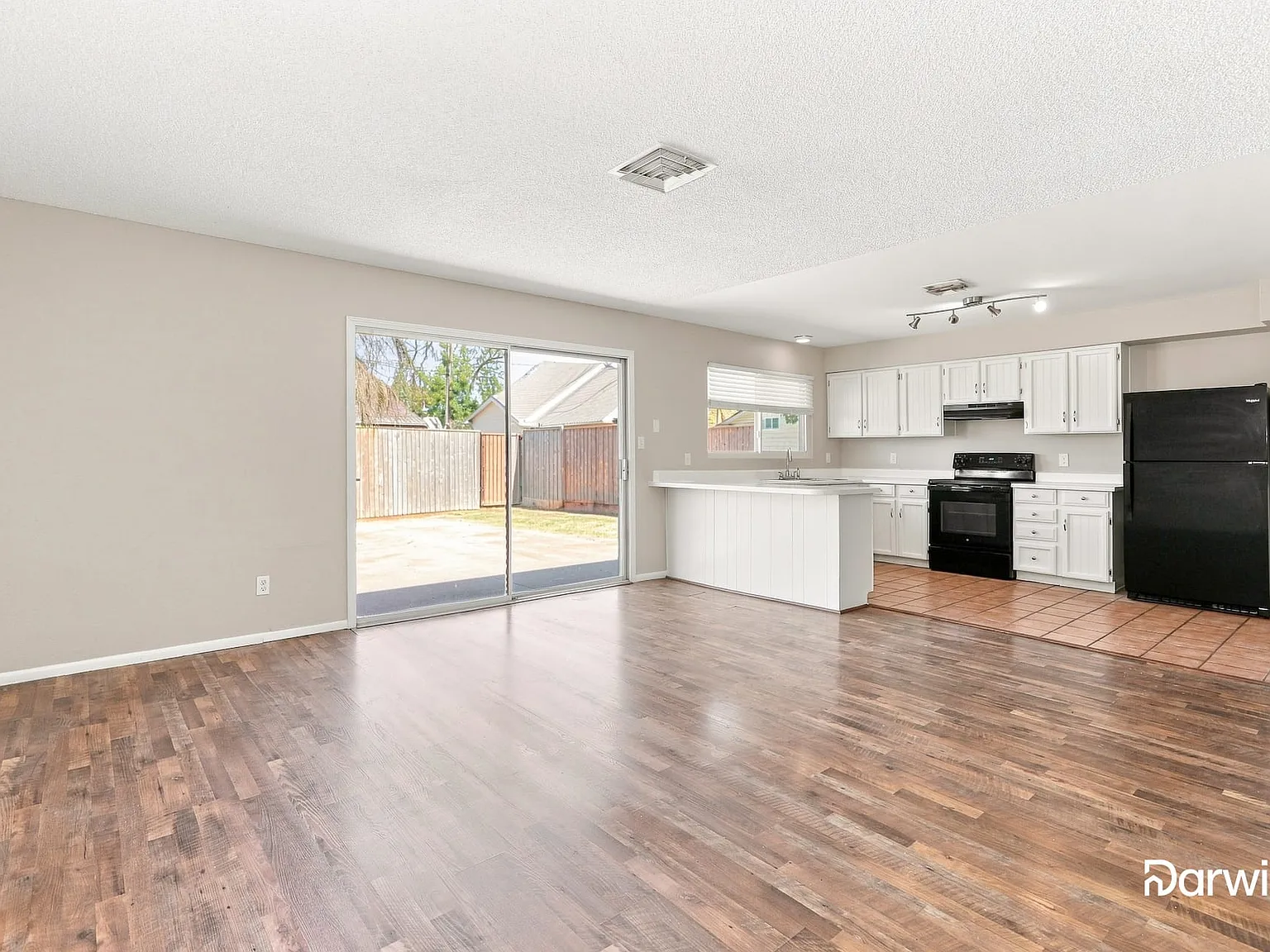3 bed, 2.0 bath, 1574 sqft, $2,490 — Photo 2