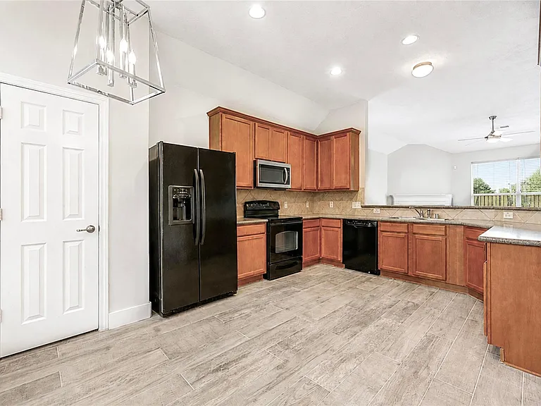 22027 Field Green Dr — Photo 7