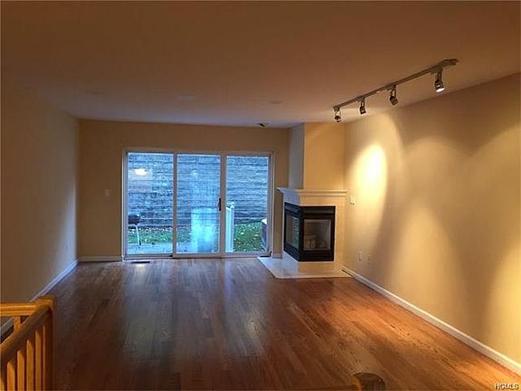 4th image of 14 Crystal Hill Dr