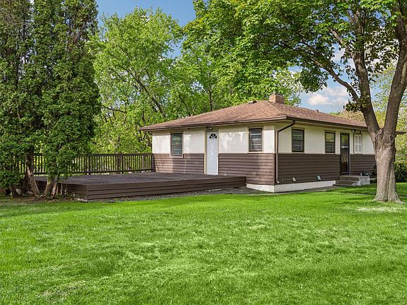 2nd image of 868 Oakwood Dr