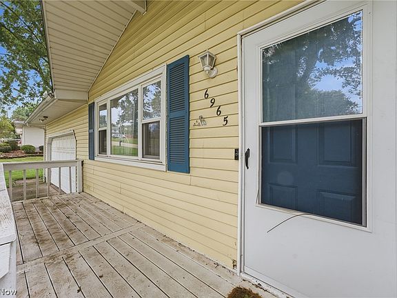 5th image of 6965 Glenmere Ave NE
