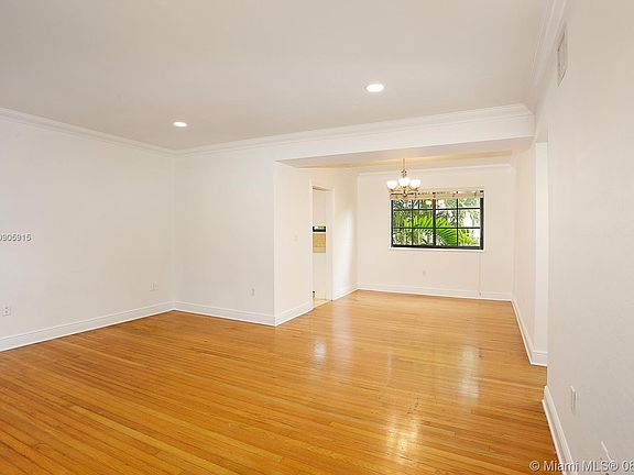 5th image of 226 Antiquera Ave APT 2