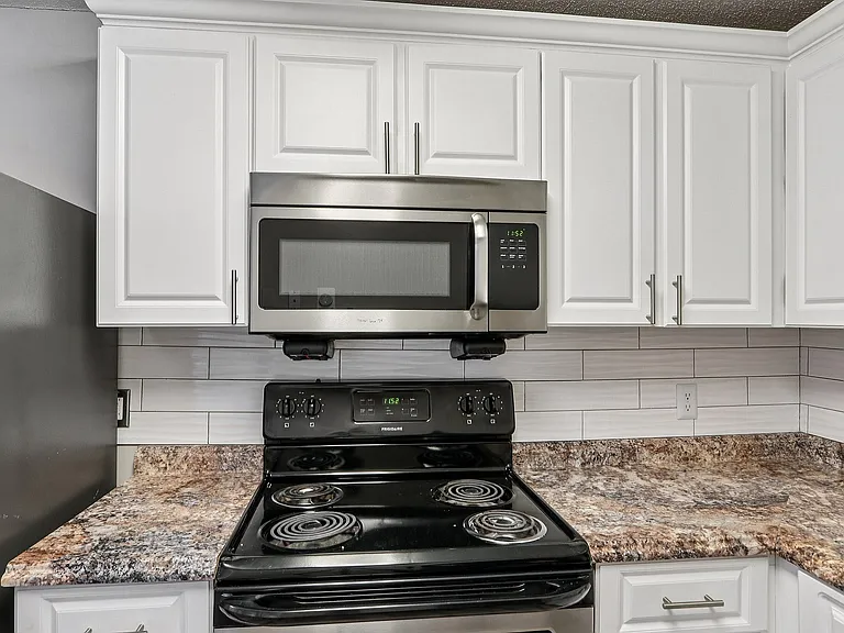 29-web-or-mls-135 Elm St 84-S0412-010
