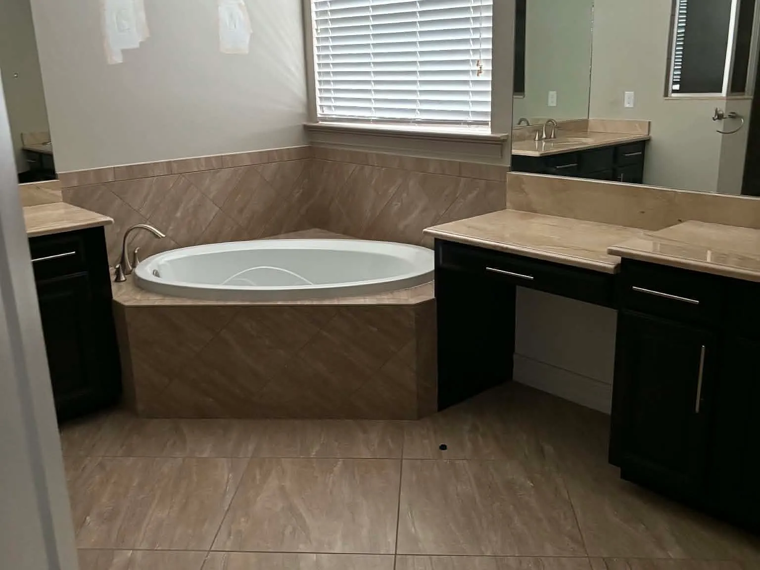 4 bed, 3.5 bath, 2619 sqft, $4,000 — Photo 1