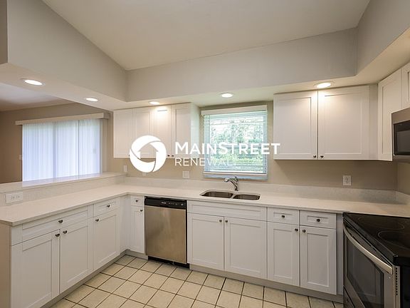 4th image of 4715 4th St W