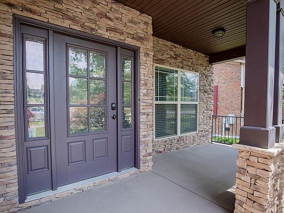 3rd image of 371 Goodman Dr