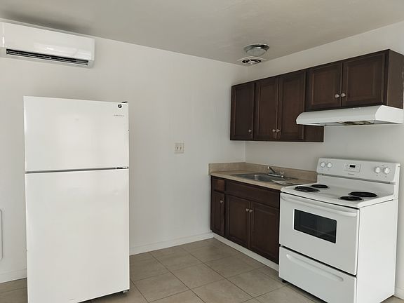 3rd image of 131 NE 38th St APT 1