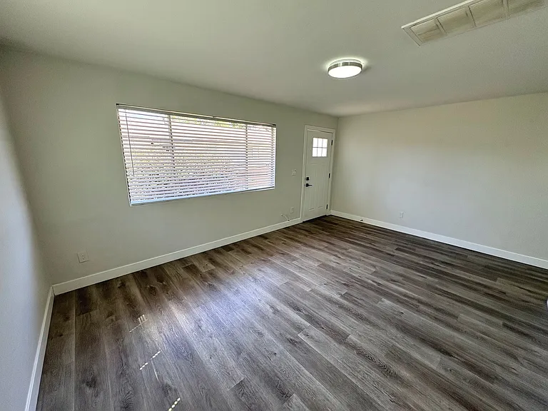 217 N Elm St #E — Photo 5