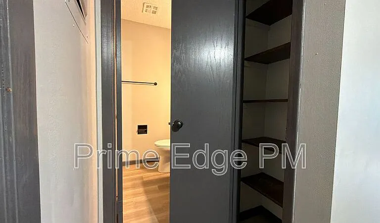 1121 N 28th St #14 — Photo 17