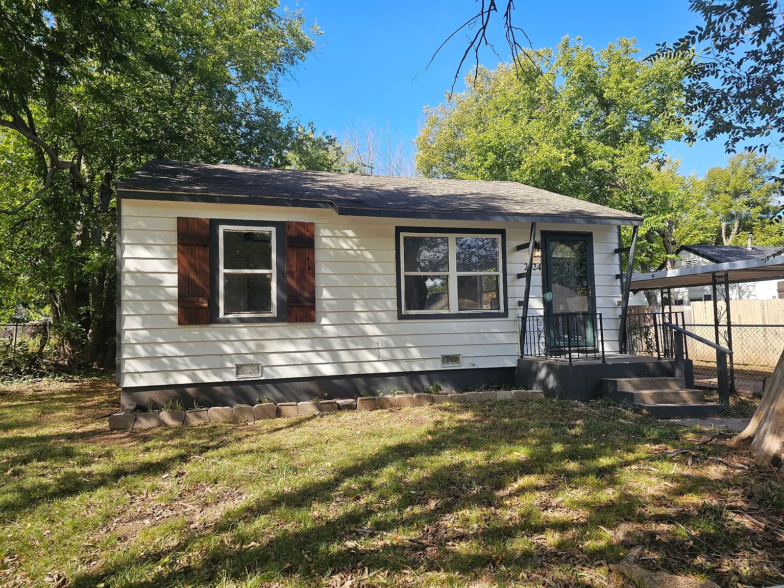 2 bed, 800 sqft, $750 — Photo 1
