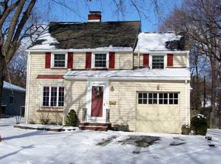 15 Willowdale Dr, Rochester, NY 14618