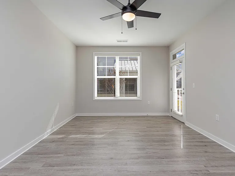 Middle Sound West Apartments — Photo 104