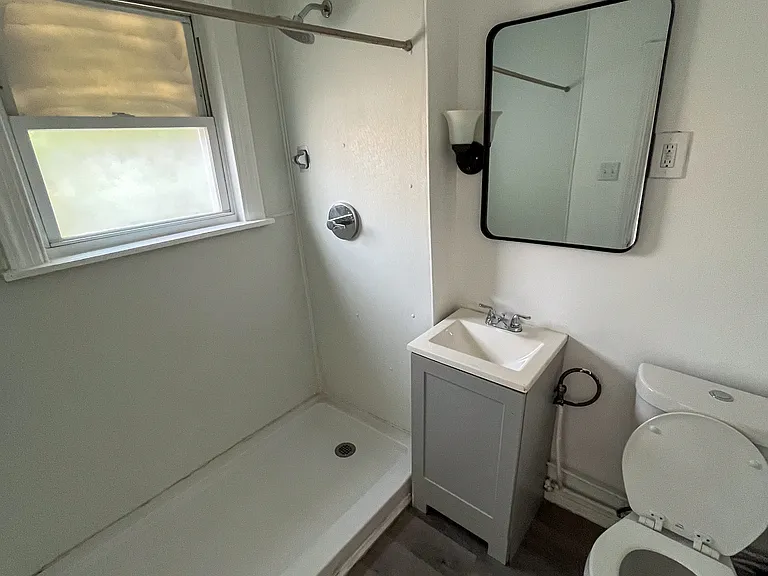 68 Howe St #3L — Photo 8
