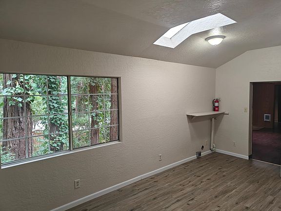 3rd image of 105 Greenwood Rd