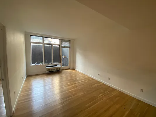 Rented by R New York | media 9