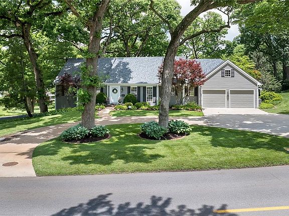 2nd image of 2831 Lovers Ln