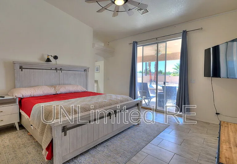 304 Acoma Blvd S — Photo 18
