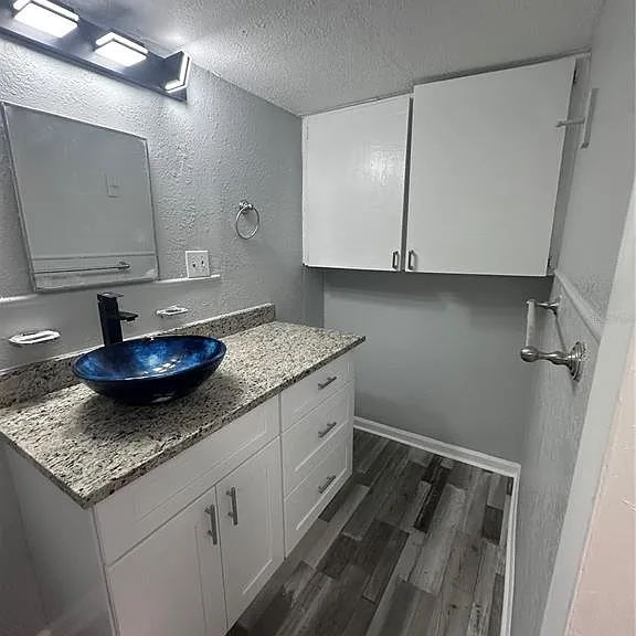 128 W North St — Photo 10