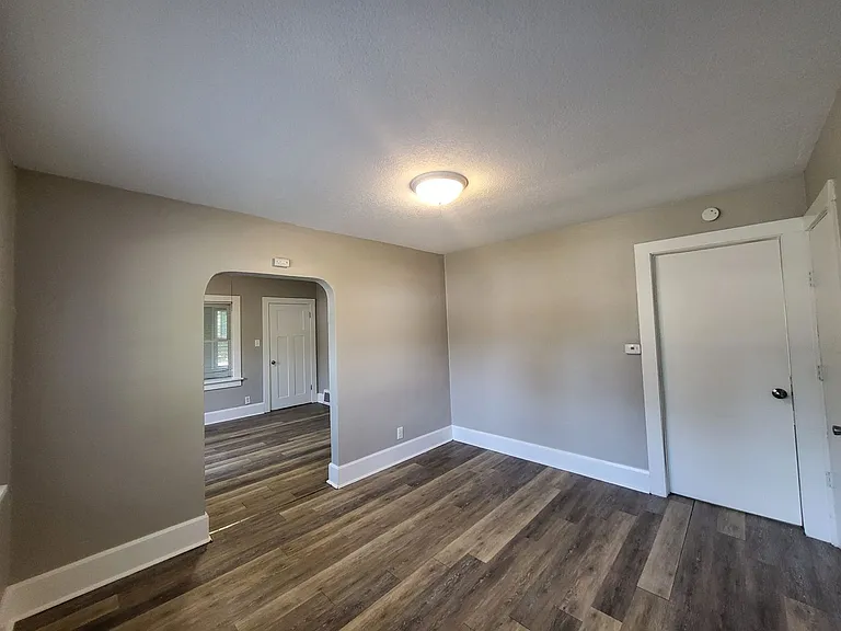 3916 Cambridge St — Photo 7