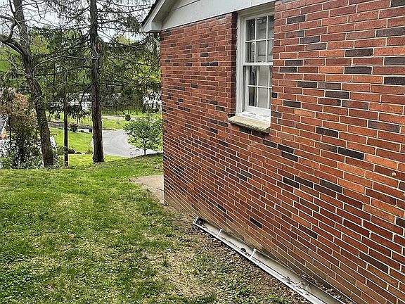 4th image of 2738 Hillview Dr