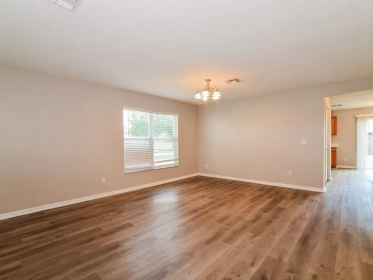 582 Southridge Rd — Photo 7