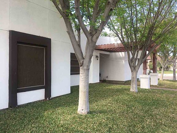 4th image of 959 Lauren Ln