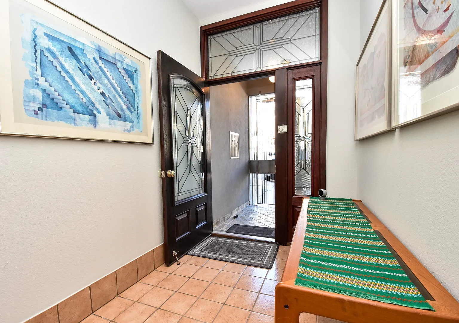 3 bed, 3.0 bath, 2300 sqft, $11,400 — Photo 3
