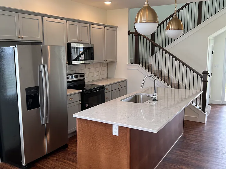 2526 Arlene Pl — Photo 4
