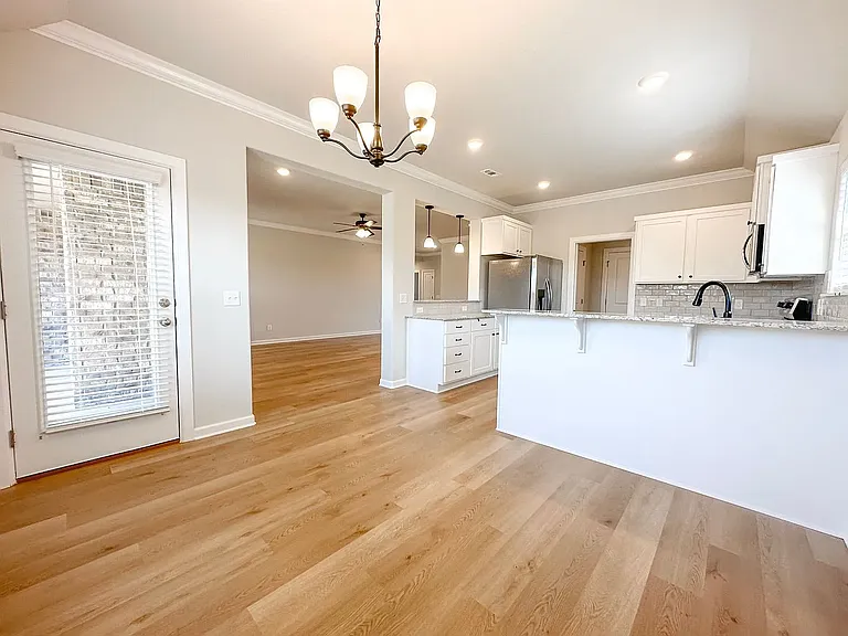 430 Willow Dr — Photo 2