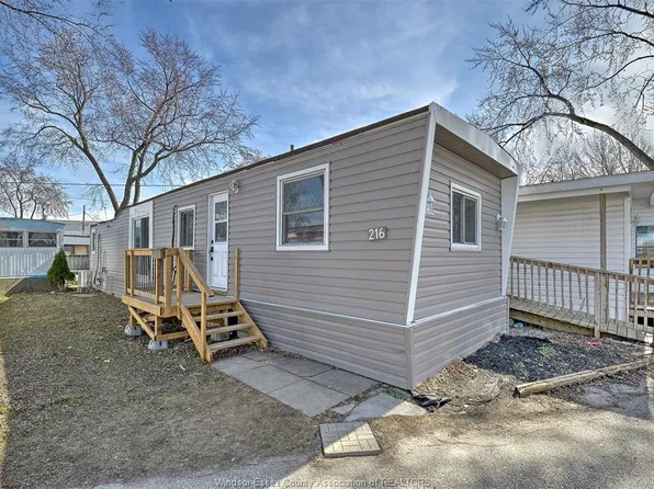 216 Barracuda Ave, Windsor, ON N8W 2A8