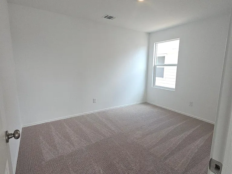 2318 Tornado Aly — Photo 2