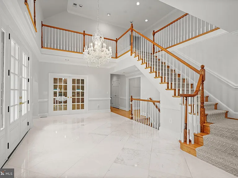9809 Hall Rd — Photo 3