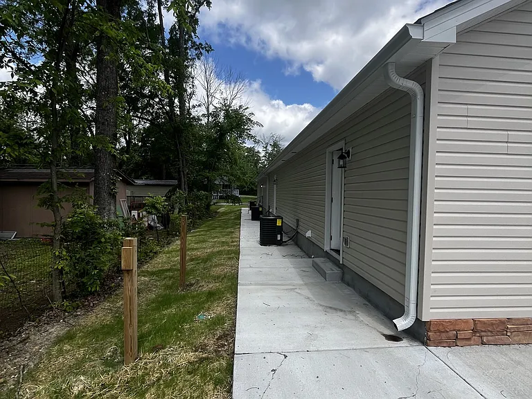 213 Thomas St — Photo 8