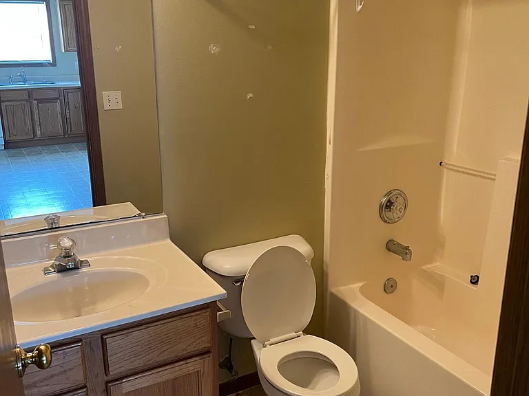 2626 E Oakbrook Dr #B — Photo 9