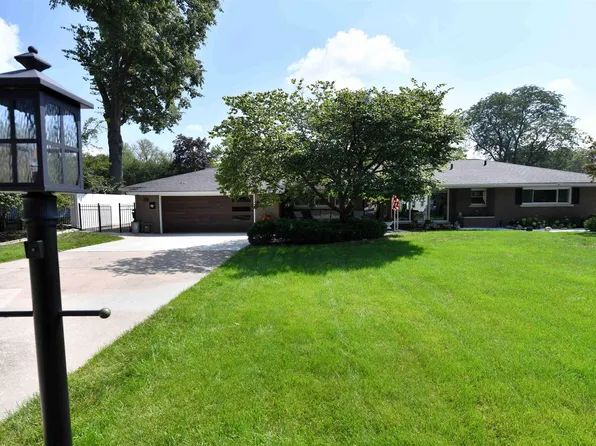 3320 N North St, Peoria, IL 61604