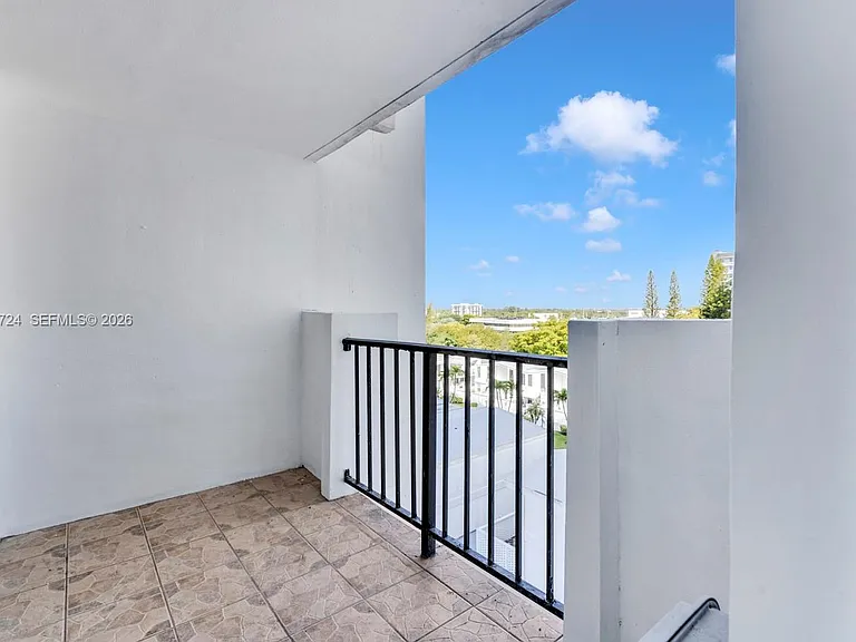 2750 NE 183rd St #806 — Photo 8