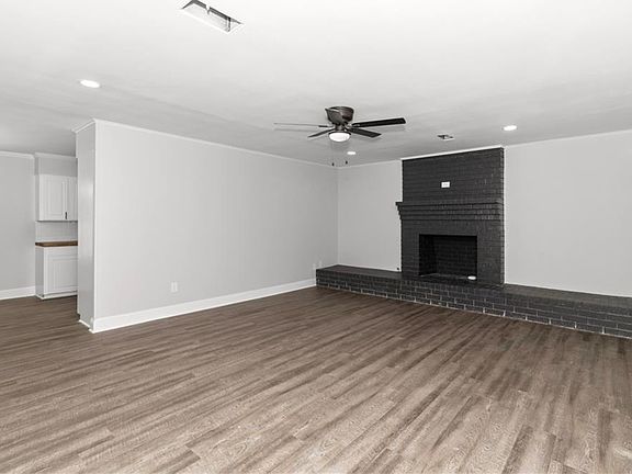 5th image of 160 Sandra St