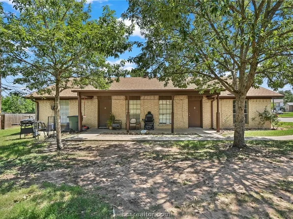 1919 Pine Tree Dr, Bryan, TX 77802