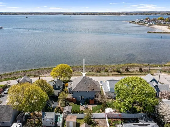 15 Shore Dr, Barrington, RI 02806