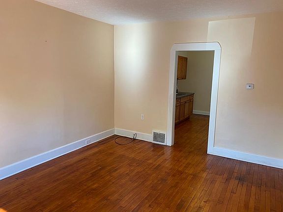 5th image of 2151 Halstead Ave #1