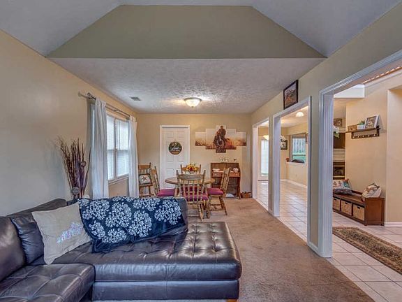 4th image of 3721 White Pine Dr