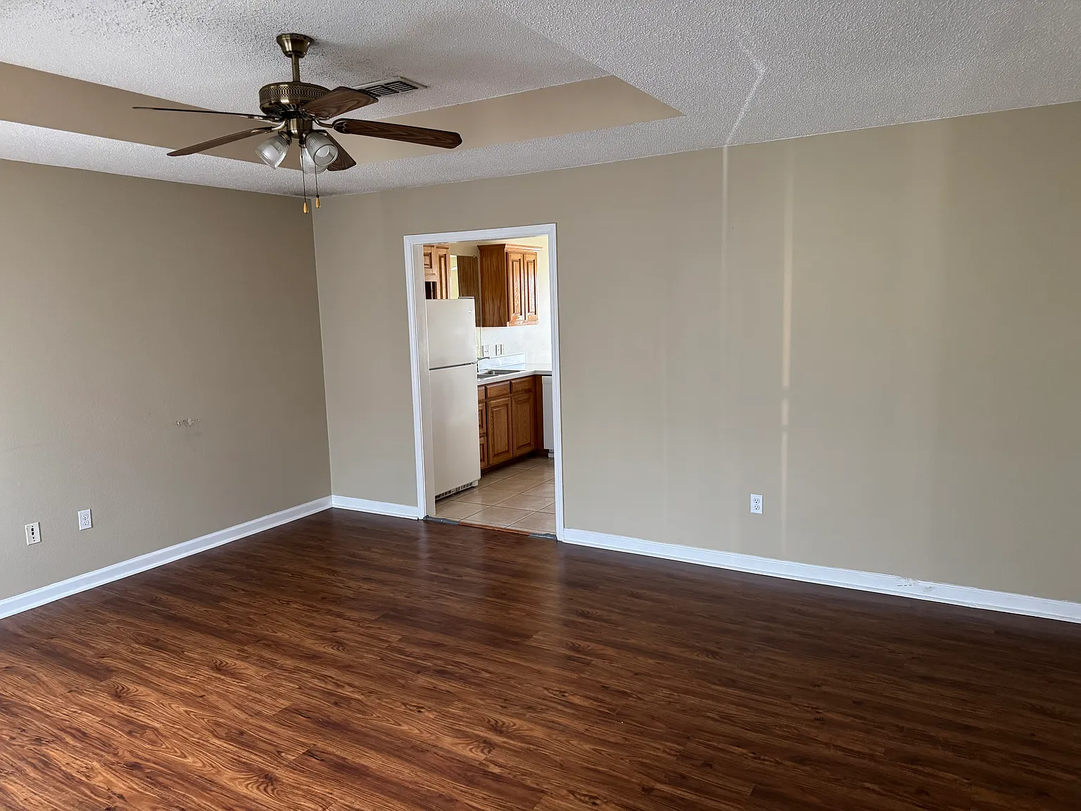 2 bed, 1054 sqft, $1,500 — Photo 2