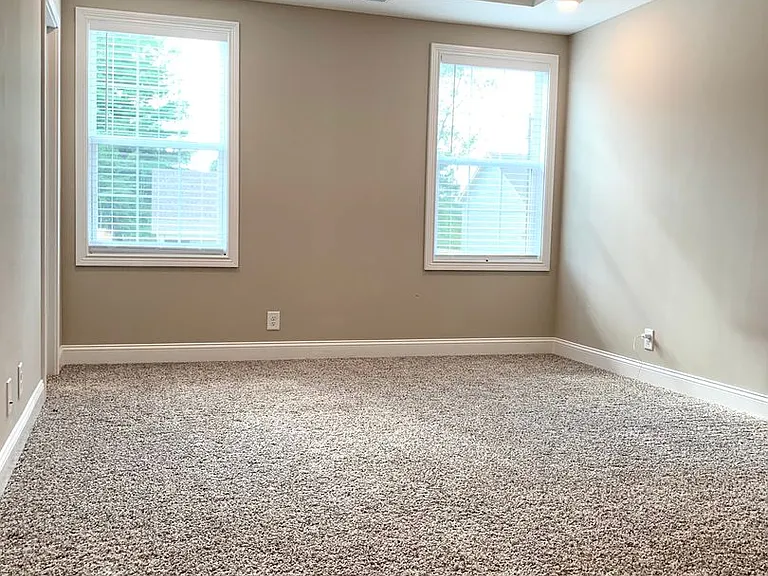 886 Lutz Ln — Photo 20