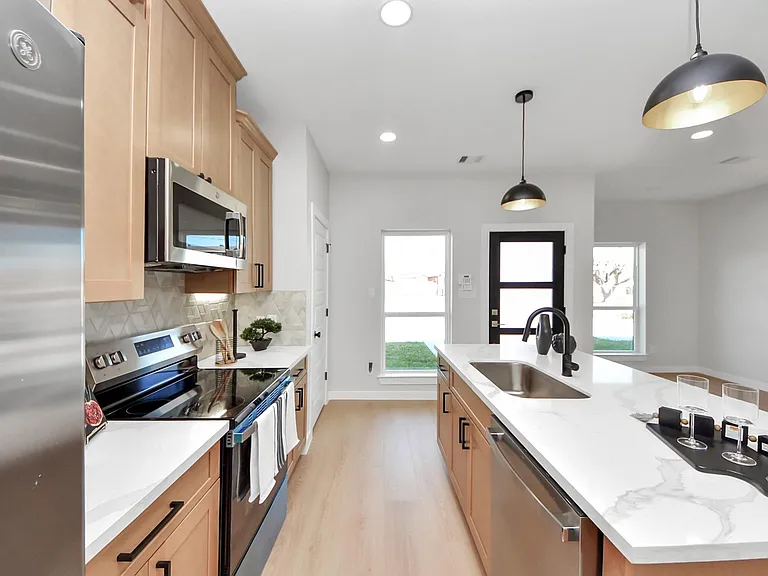 9824 Nedwald St — Photo 22